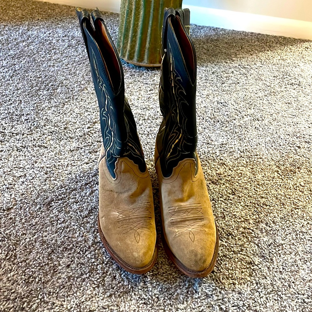 Nocona vintage leather cowboy boots. Mens size 9 1/2